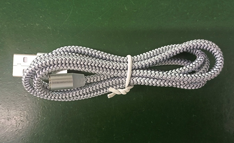 網(wǎng)紅搖搖杯磁吸充電線，短路自動斷電